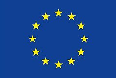 EU- logotypen i blå bakgrund och med tolv gula stjärnor i en ring.
